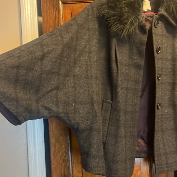 Ann Taylor loft cape / worn once/removable collar/ size m/ - Picture 3 of 5
